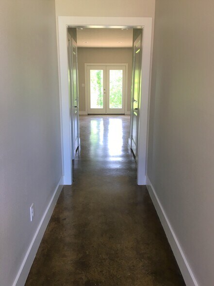 Entry - 10649 Brothers Ln