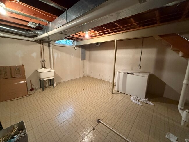 Building Photo - 2915 Chippewa Dr