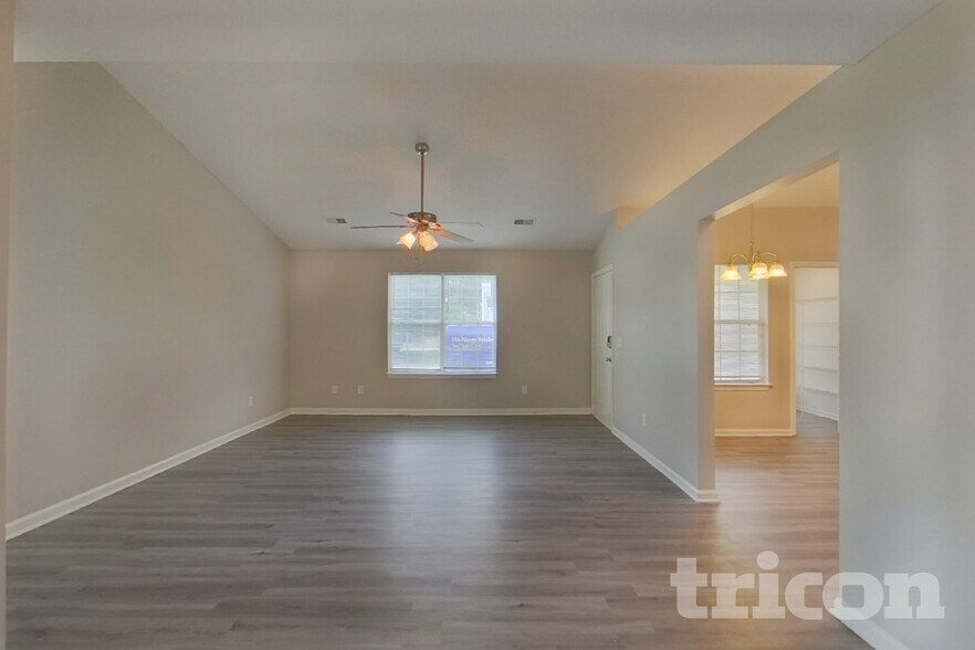 Building Photo - 109 Jaybird Ln
