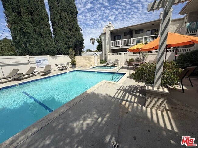 Building Photo - 14315 Riverside Dr