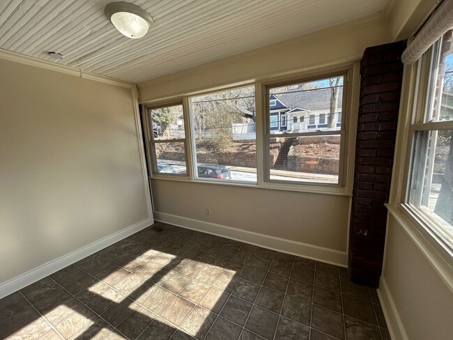 Building Photo - Central AVL - Beautifully Restored and Updated Apartment