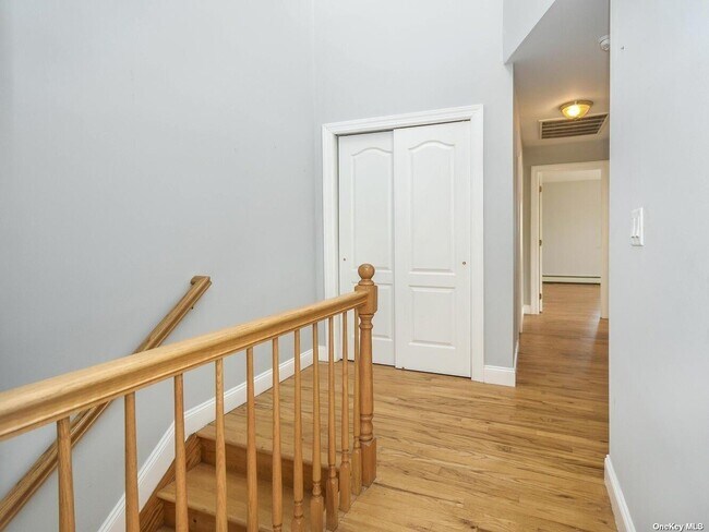 Building Photo - 48 Marwood Rd S