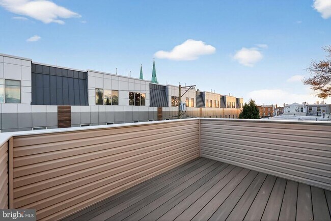 Building Photo - 3236 Mercer St