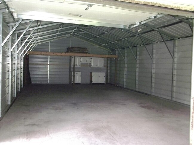 Building Photo - 740 Knowles Rd