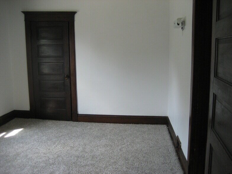 Building Photo - 1227 Williston Ave