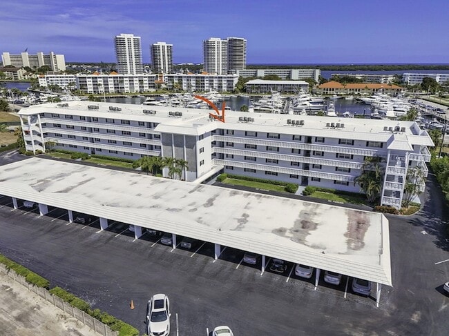 Building Photo - 907 Marina Dr