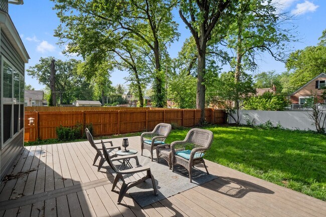Building Photo - Stunning 4-bedroom, 2.5-bathroom rental of...