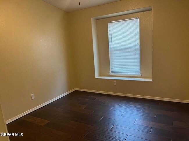 Building Photo - 7105 Falling Leaf Cir