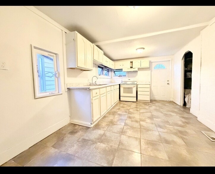 Building Photo - 1308 W 13th Ave