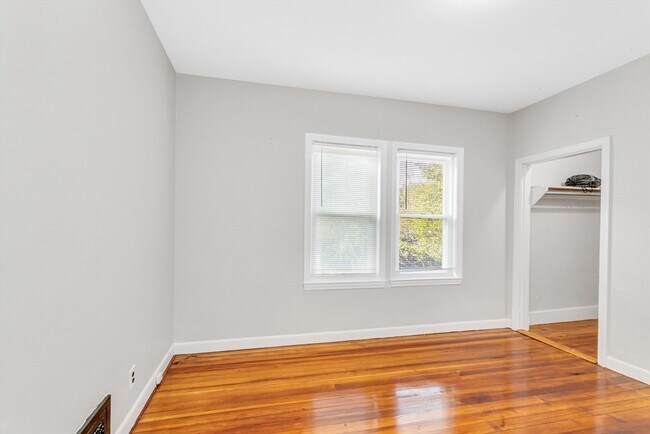 Building Photo - 17 Weymouth Ave