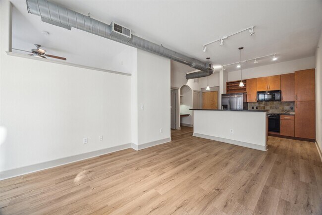 Building Photo - 1901 Post Oak Blvd