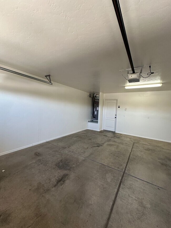 Building Photo - Beautiful 3 Bed 2 Bath House!!