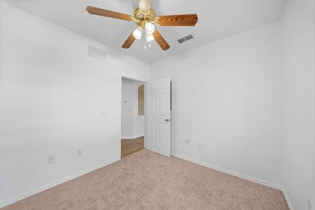 Building Photo - Nicely updated 3-bedroom, 2-bath upper-floor condo in Fort Myers