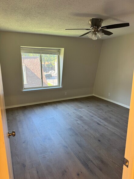 Primary Bedroom - 6571 Poplar Woods Cir S