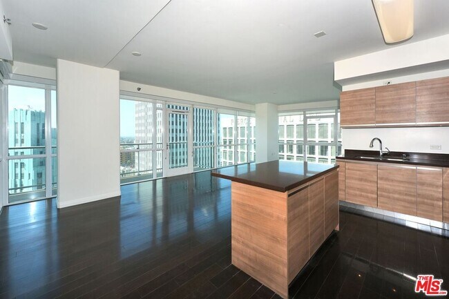 Primary Photo - 3785 Wilshire Blvd