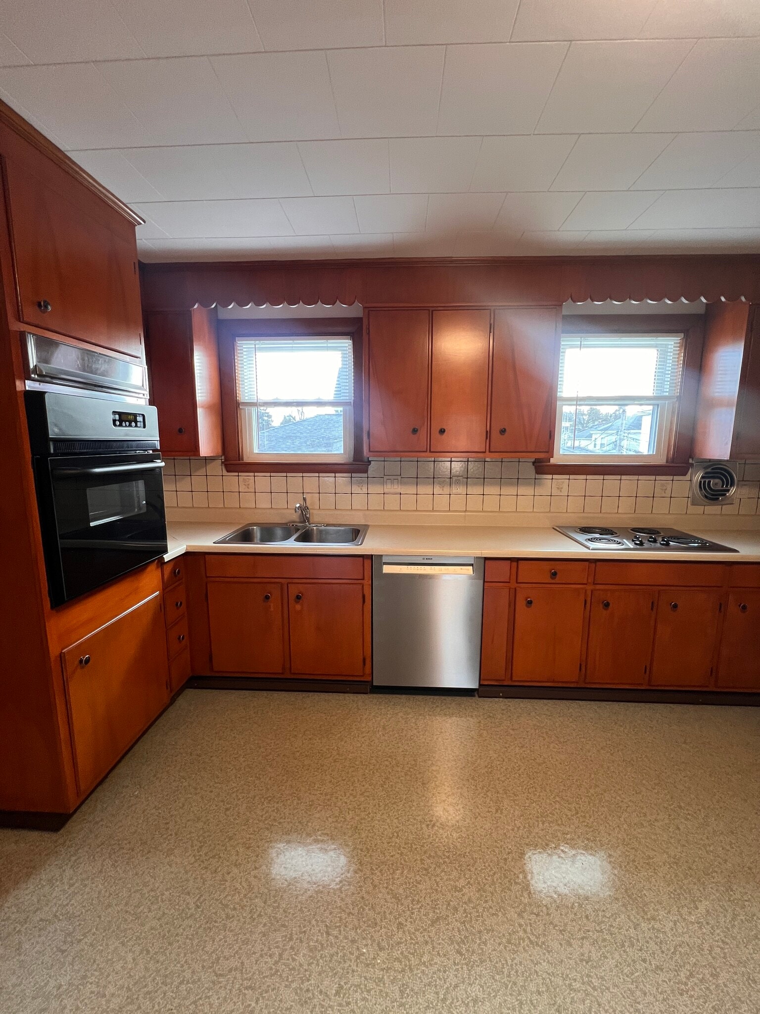 Building Photo - 24 Proctor St