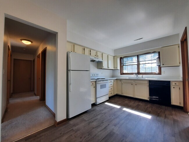 Building Photo - 1450 Wing St