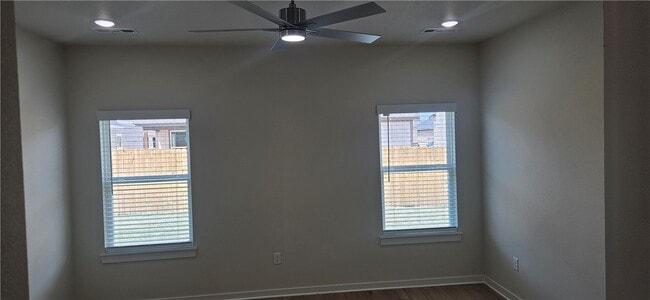 Building Photo - 5910 SW Coywolf St