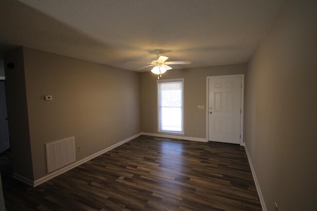 Building Photo - 219 Hunter Dr
