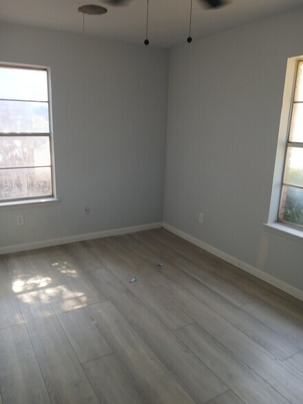 Building Photo - 4448 State St