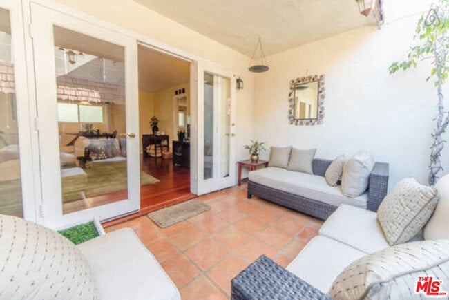 Primary Photo - 2418 Graham Ave