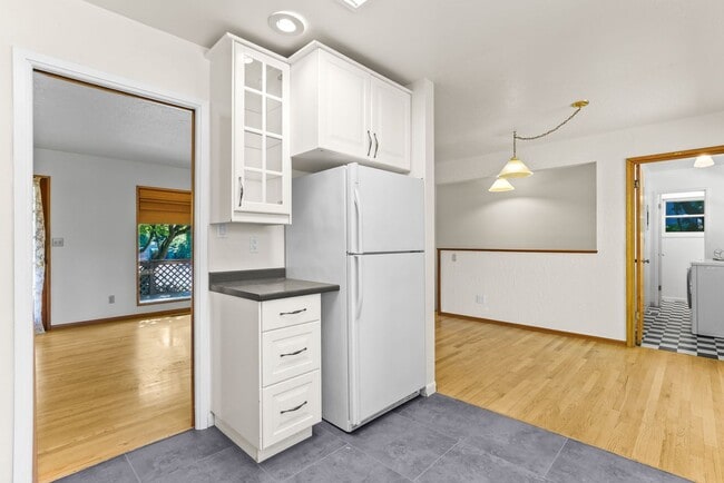 Building Photo - 9877 SE 33rd Ave