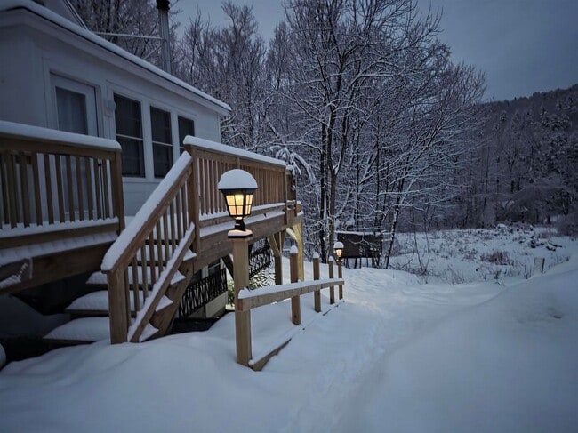 Building Photo - 529 Valley-