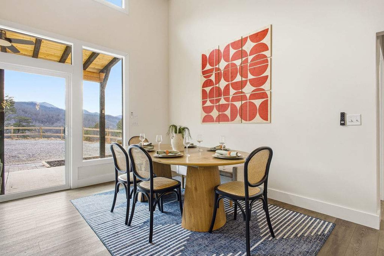 Building Photo - 268 Everett St