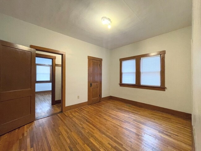 Building Photo - 3 Bedroom With Oversized Garage