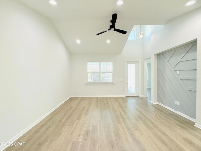Building Photo - 9002 Parrot Pl