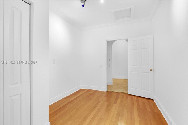 Building Photo - 5334 NW 111th Ct