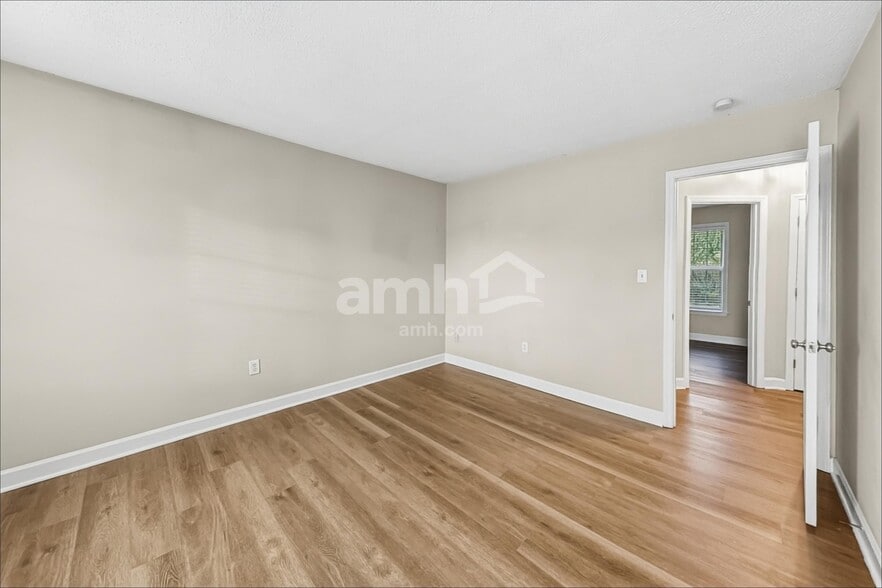 Building Photo - 4304 Southern Oak Dr