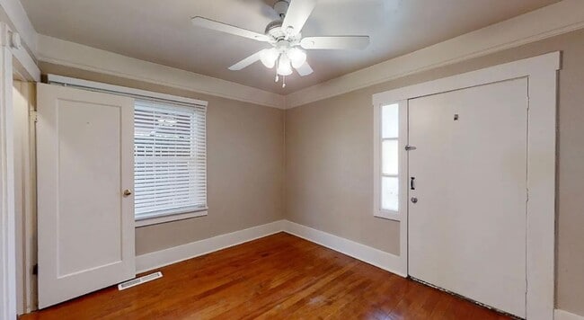 Building Photo - Charming four-bedroom home one block from UNR