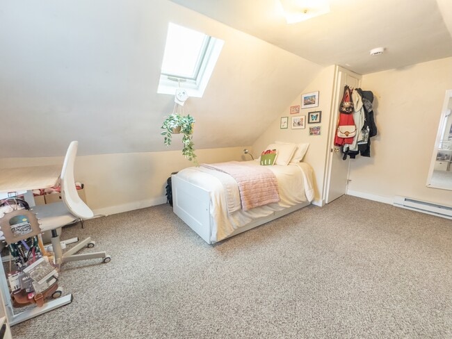 Building Photo - 123 Willow St