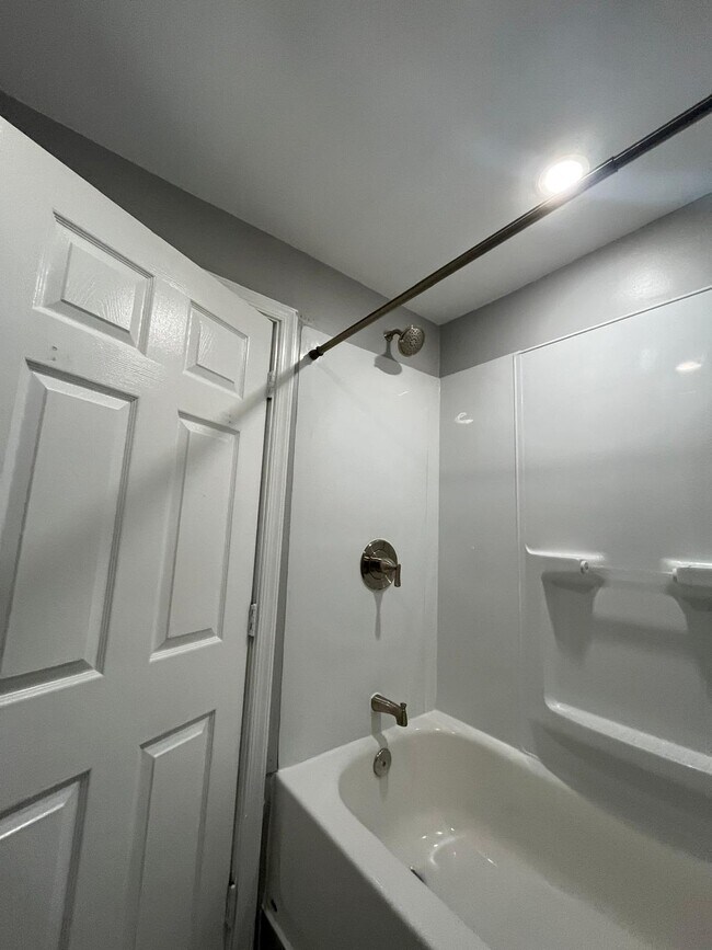 Building Photo - 4674 Mews Dr