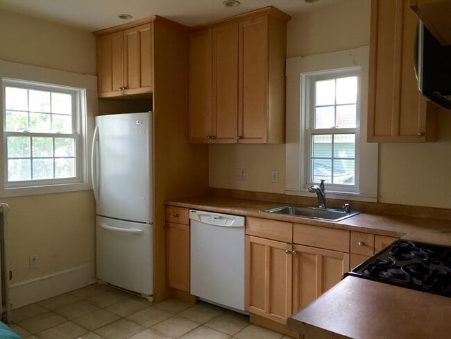 Building Photo - 365 Harvard St