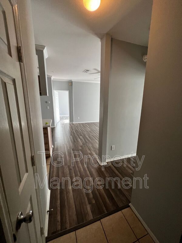 Building Photo - 201 Colima Ct