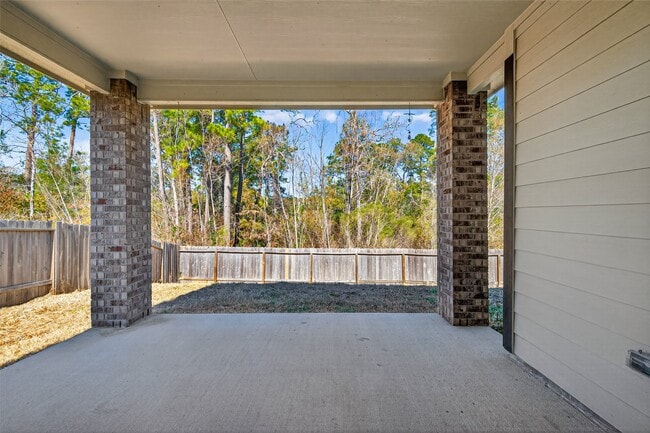 Building Photo - 15059 Meadow Glen N