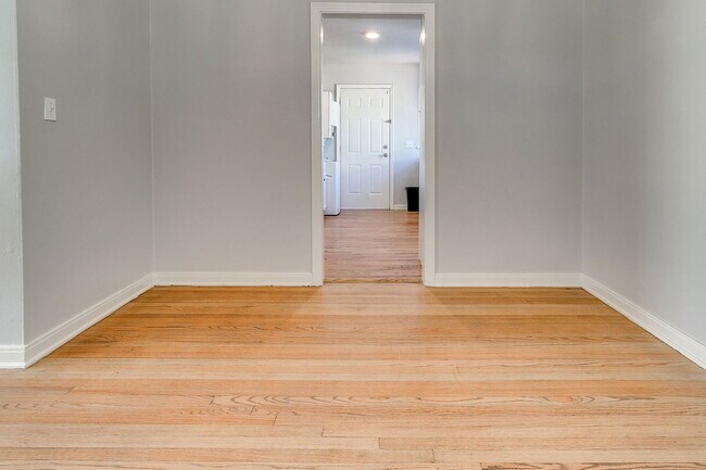 Building Photo - 3713 N Lee Ave