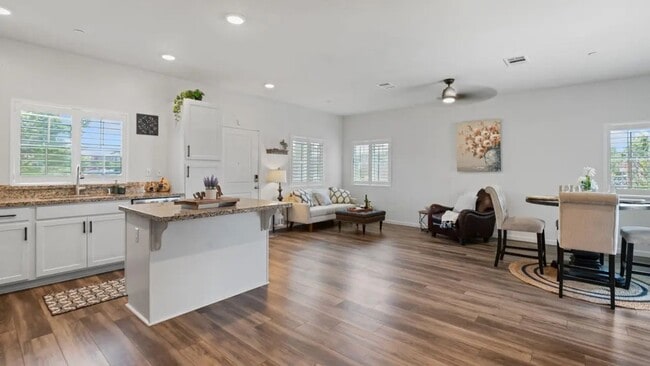 Building Photo - Beautifully Maintained 3-Bedroom Home w/So...