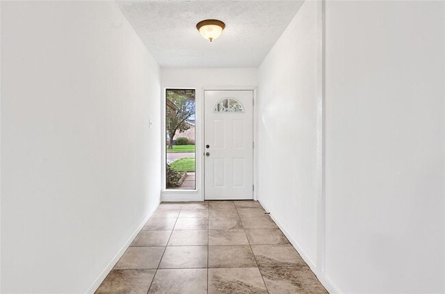 Building Photo - 2730 Mesquite Dr