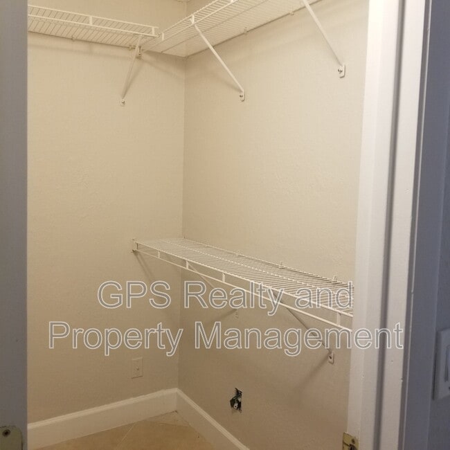 Building Photo - 3359 Hillmont Cir