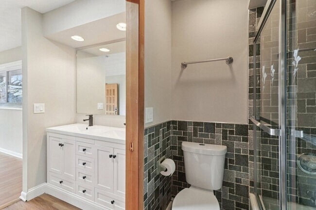 Building Photo - 23460 W N Lakewood Ln