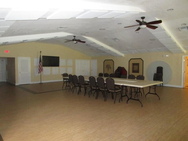 Building Photo - 446 Knollwood Ct