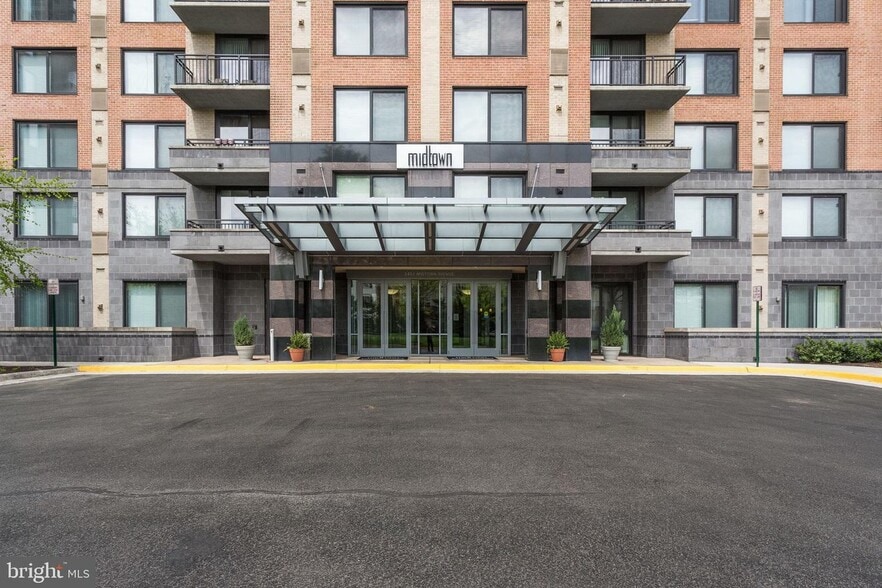 Building Photo - 2451 Midtown Ave