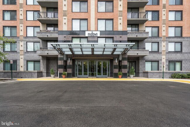 Building Photo - 2451 Midtown Ave