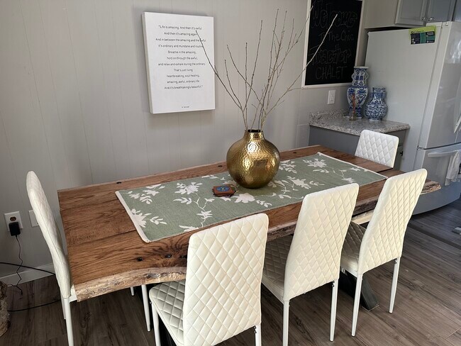 Building Photo - 2425 N Headley Rd