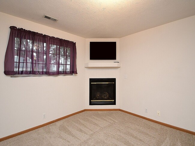 Building Photo - Inviting Home Minutes from Lake Cunningham...