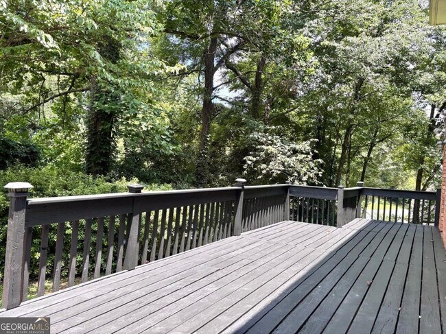 Building Photo - 2408 Crooked Tree Ct NE