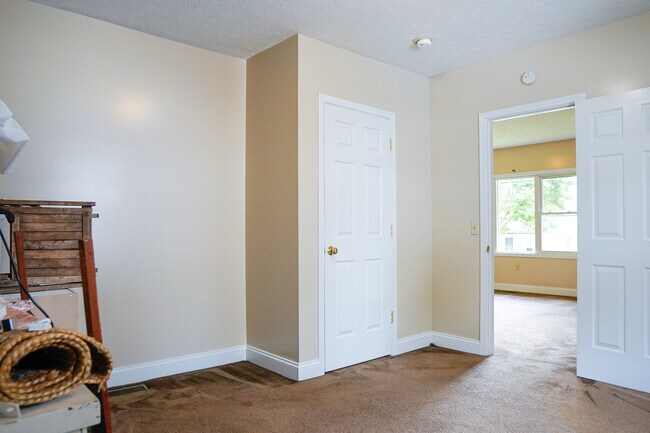 Building Photo - 124 Crain Ave